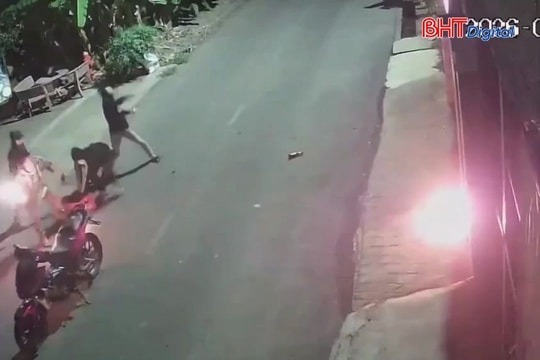 Nhóm thanh niên ném bom xăng vào nhà có 6 người đang ngủ