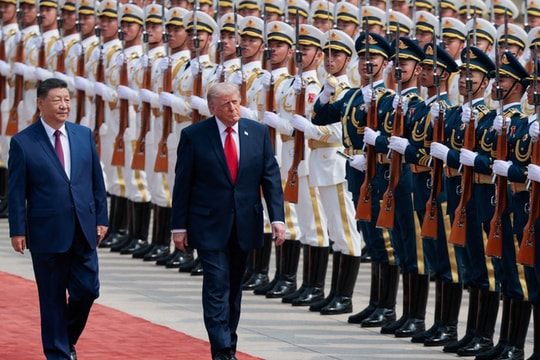 Trung Quốc bắn 21 loạt đại bác chào đón Tổng thống Donald Trump
