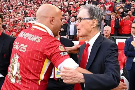 Liverpool đối mặt bài toán sa thải Arne Slot: FSG liệu có lặp lại sai lầm năm 2015?