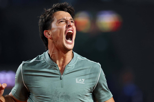 Darderi hạ Tiểu Nadal vào bán kết Rome Open sau màn ngược dòng kịch tính lúc 2 giờ sáng