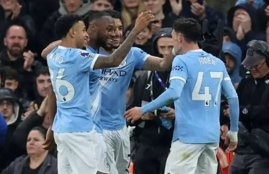 Man City hạ Crystal Palace 3-0: Phả hơi nóng vào Arsenal trong cuộc đua vô địch