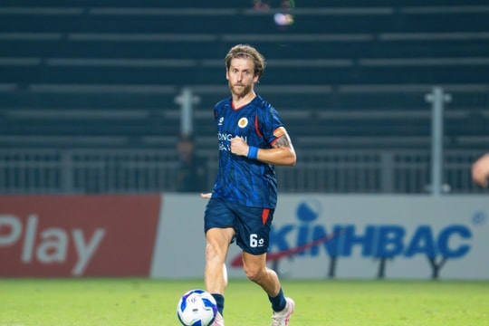 Tiền vệ Stefan Mauk hé lộ sự chênh lệch đãi ngộ khó tin giữa V.League và giải vô địch Úc