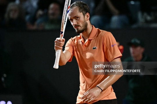 Medvedev ngược dòng hạ Landaluce, đại chiến Sinner tại bán kết Rome Open