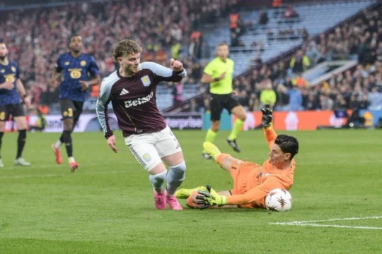 Harvey Elliott và bi kịch của một tài năng bị đóng băng bởi những toan tính tài chính