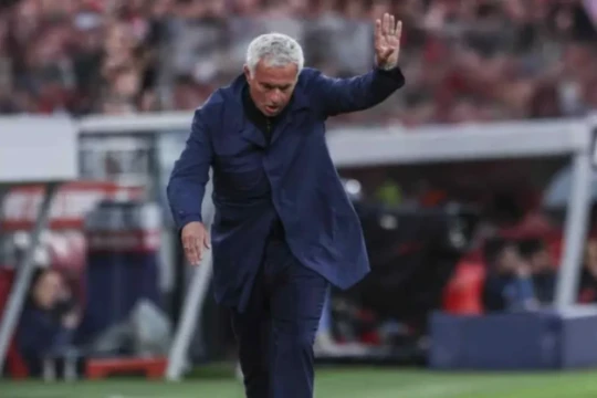 Jose Mourinho tái hợp Real Madrid: Sứ mệnh giải cứu kho thuốc súng Bernabeu