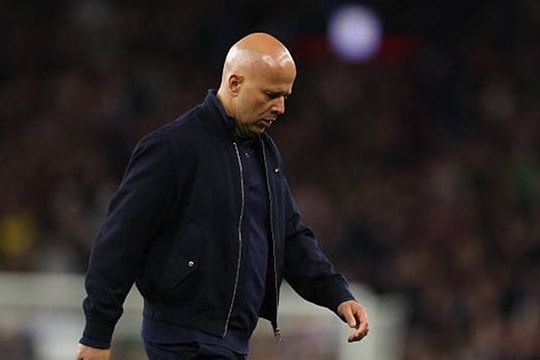 Liverpool bên bờ vực khủng hoảng: Vì sao tương lai của Arne Slot tại Anfield bị đe dọa?
