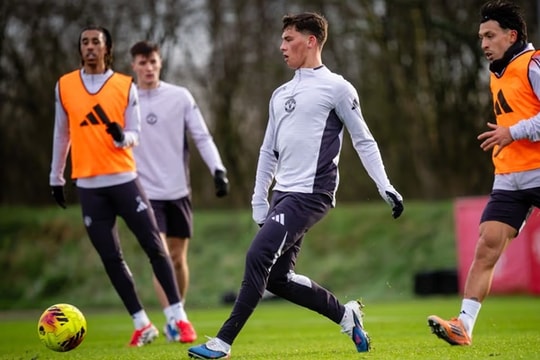 Michael Carrick sẵn sàng trao cơ hội cho các tài năng trẻ Man Utd tại Ngoại hạng Anh