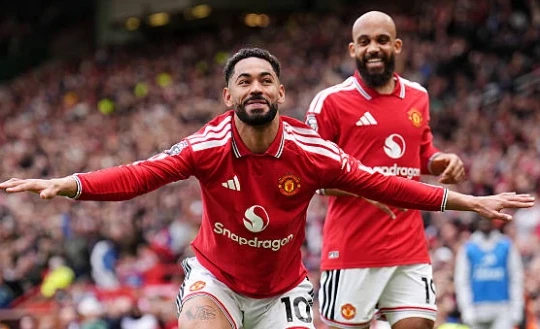 Bruno Fernandes cân bằng kỷ lục kiến tạo, MU thắng Nottingham Forest 3-2 tại Old Trafford