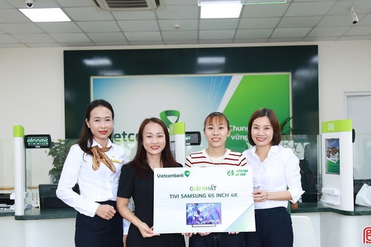 Khách hàng thứ 2 ở Hà Tĩnh trúng thưởng chương trình “Tiết kiệm tạo kỳ tích” của Vietcombank