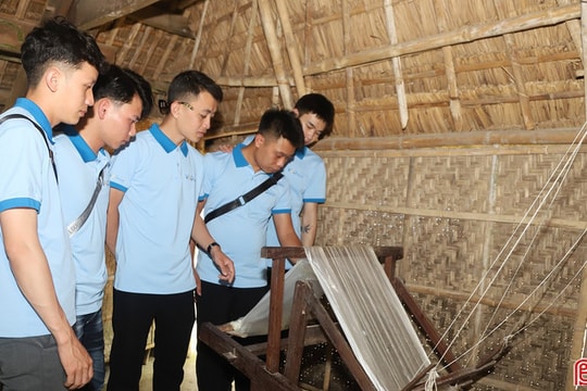 Xúc động những kỷ vật về Bác Hồ tại quê hương của Người
