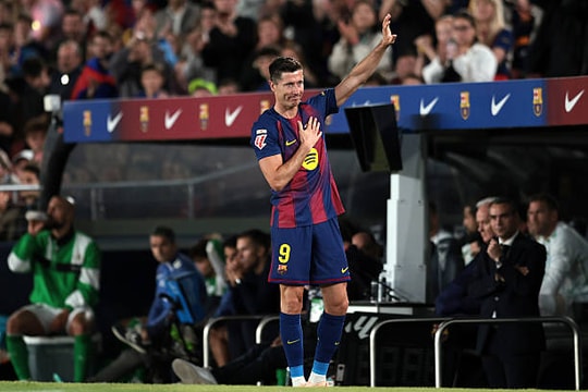 Manchester United sáng cửa chiêu mộ Robert Lewandowski sau 14 năm lỡ hẹn