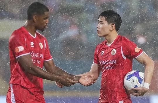 Đình Bắc lên tiếng về vụ tranh penalty với Alan sau khi CAHN vô địch V-League
