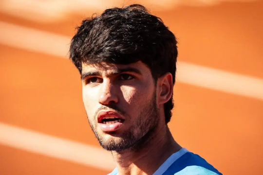 Carlos Alcaraz nguy cơ lỡ hẹn Wimbledon 2026 vì chấn thương cổ tay nghiêm trọng