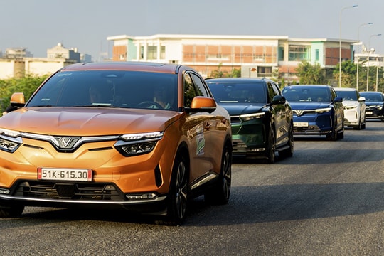 VinFast VF 8: Mẫu SUV điện thay đổi tư duy sử dụng ô tô của gia đình Việt