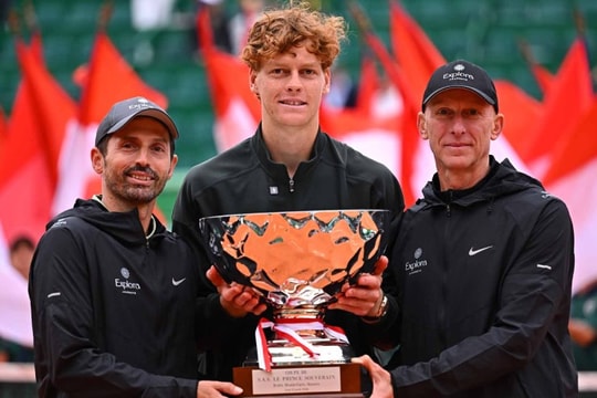 Jannik Sinner lập kỳ tích lịch sử và bí quyết từ HLV Simone Vagnozzi