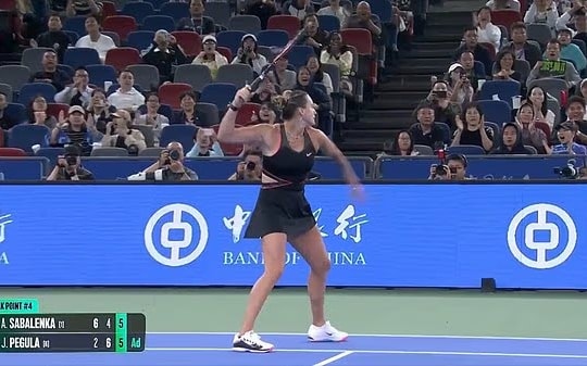 Aryna Sabalenka từ chối xin lỗi về hành vi nóng nảy: "Ném vợt là điều bình thường"