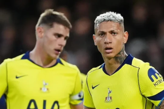 Tottenham lâm nguy trong cuộc đua trụ hạng sau thất bại trước Chelsea tại Stamford Bridge