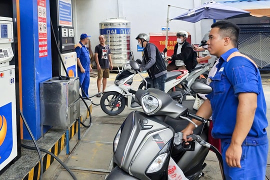 Giá xăng dầu điều chỉnh từ 15h, dầu diesel áp sát 29.000 đồng/lít