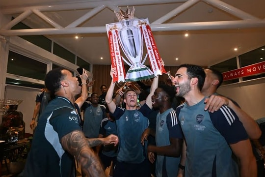 Arsenal xác lập kỷ lục 770 triệu bảng sau chức vô địch Ngoại hạng Anh lịch sử