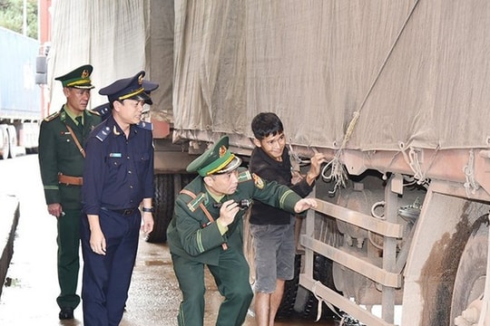 Quyết liệt ngăn chặn buôn lậu xăng dầu qua Cửa khẩu quốc tế Cầu Treo