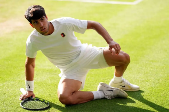 Carlos Alcaraz rút lui khỏi Wimbledon 2026: Ngôi số 1 thế giới gọi tên Jannik Sinner