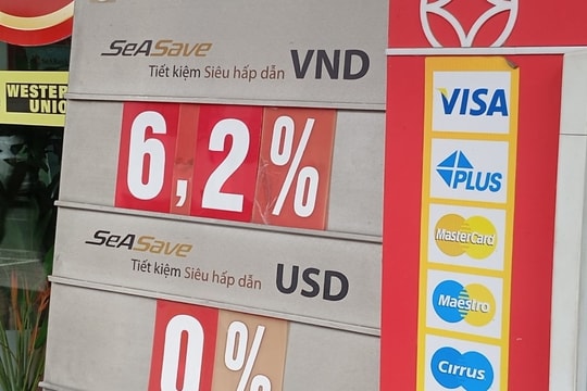 Lãi suất ngân hàng hôm nay 22/5/2026: Thực tế tại quầy cao hơn niêm yết tới 2%