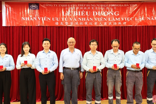 Formosa Hà Tĩnh tặng vàng tri ân nhân viên gắn bó lâu năm