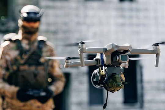 Xung đột Iran thúc đẩy Mỹ chuyển hướng sang UAV giá rẻ và bom phá boongke