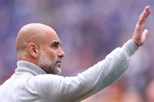 Arsenal nâng cúp và kỷ nguyên Pep Guardiola khép lại tại ngày hạ màn Ngoại hạng Anh