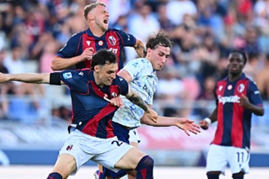 Inter Milan ngược dòng hòa kịch tính Bologna 3-3 trong ngày hạ màn Serie A