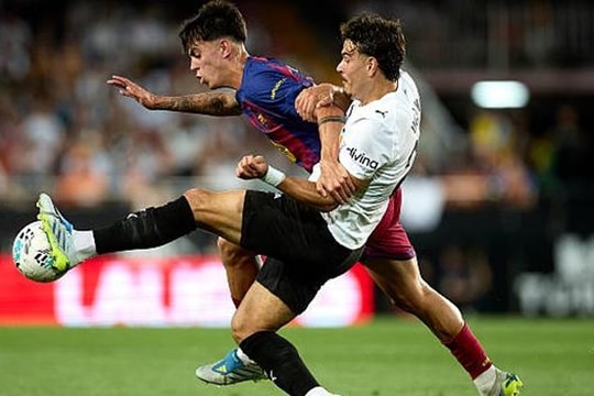 Barcelona gục ngã 1-3 trước Valencia: Cái giá của sự chủ quan từ nhà tân vô địch