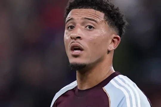 Jadon Sancho và bài toán thoát ly khỏi Old Trafford: Khi vinh quang không đi kèm sự thừa nhận