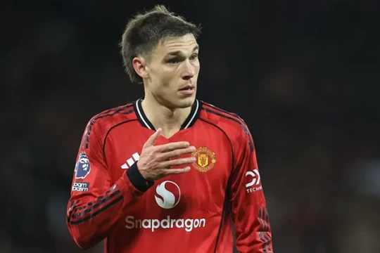 Man Utd đối đầu Brighton: Carrick xác nhận Casemiro rời đội và màn chào sân của Manuel Ugarte