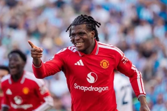 Patrick Dorgu rực sáng giúp Manchester United giải bài toán chuyển nhượng của Michael Carrick
