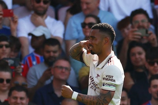 Arsenal thắng sát nút Crystal Palace 2-1 trong ngày hạ màn Ngoại hạng Anh