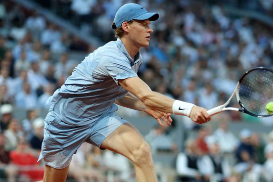 Jannik Sinner thống trị Roland Garros: Xô đổ siêu kỷ lục của Djokovic và Agassi