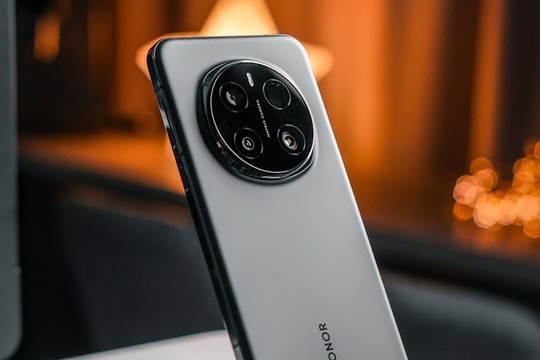 HONOR Magic 9: Smartphone nhỏ gọn sở hữu pin 8,000 mAh và chip Snapdragon 3nm