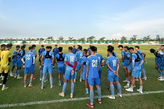 U19 Việt Nam rèn quân dưới nắng nóng 32 độ C quyết tâm chinh phục Đông Nam Á