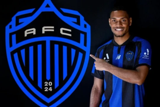 Hà Nội FC tiến sát thỏa thuận chiêu mộ trung vệ Daniel Hall từ Auckland FC