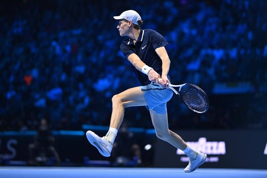 Jannik Sinner thua ngược Juan Cerundolo tại Roland Garros: Bi kịch từ thể trạng
