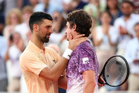 Cú sốc Roland Garros 2026: Novak Djokovic thua ngược sau khi dẫn trước 2 set