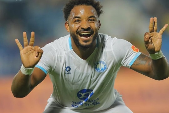 Nguyễn Xuân Son lập hat-trick đẳng cấp giúp Nam Định đè bẹp SLNA 3-0 tại Thiên Trường