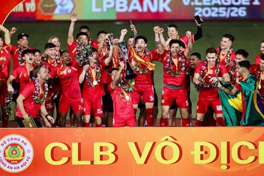 Công An Hà Nội đăng quang V-League 2025/26 và những phát ngôn gây sốc của HLV Popov