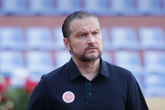 HLV Velizar Popov đối diện án phạt nặng sau phát ngôn công kích trọng tài tại V-League
