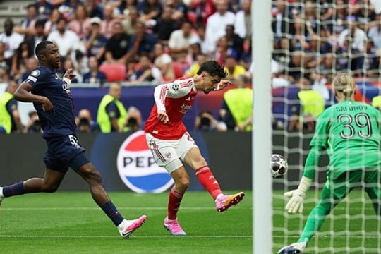 Arsenal sau vinh quang Ngoại hạng Anh: Thách thức bước ra khỏi vùng an toàn tại Champions League