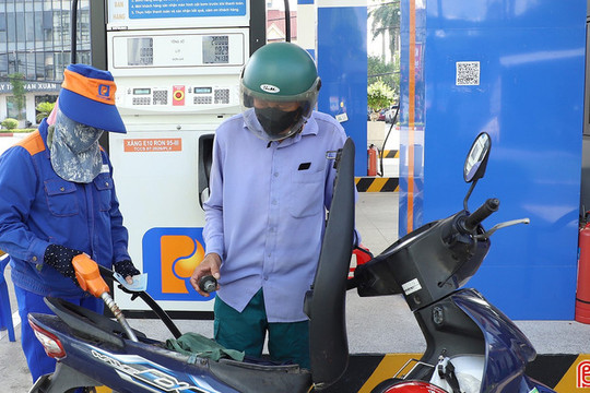 Xăng E10 thay thế RON 95-từ hoài nghi đến thích nghi