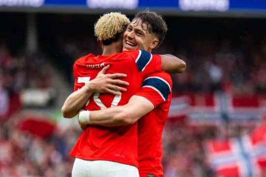Strand Larsen lập cú đúp giúp Na Uy đè bẹp Thụy Điển 3-1 tại Ullevaal