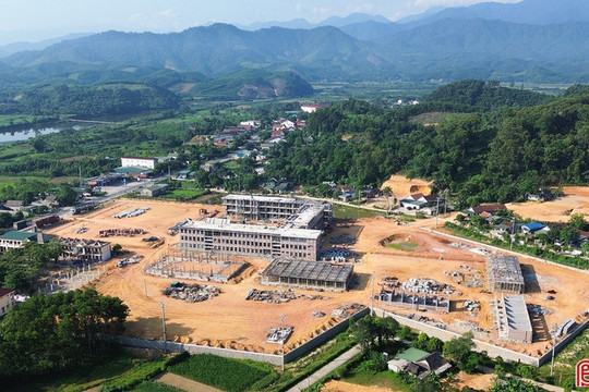 "Chiến dịch 100 ngày đêm cao điểm" trên các công trình trường học vùng biên