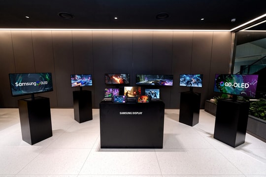 Samsung ra mắt tấm nền OLED laptop siêu mỏng tại Computex 2026 giúp giảm 20% độ dày