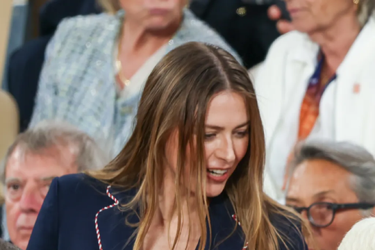Maria Sharapova và David Beckham khuấy đảo khán đài Roland Garros 2026